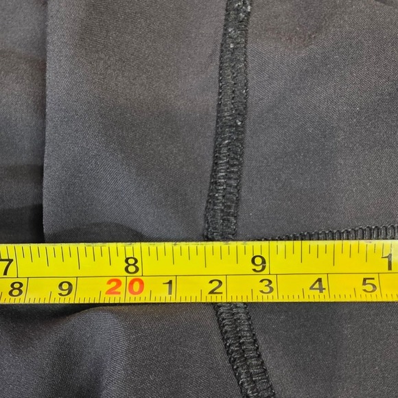 Lululemon Womens 8 Black Tracker Short V 4" Inseam - Picture 10 of 12